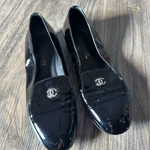 CHANEL Glossy Black Women's Flats - Picture 2 of 10